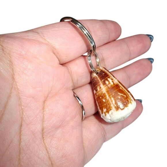 Handmade Shell Keychain - Picture 1 of 4